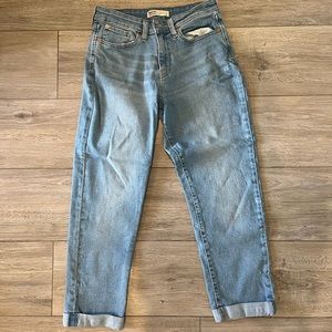 Levi’s boyfriend jeans